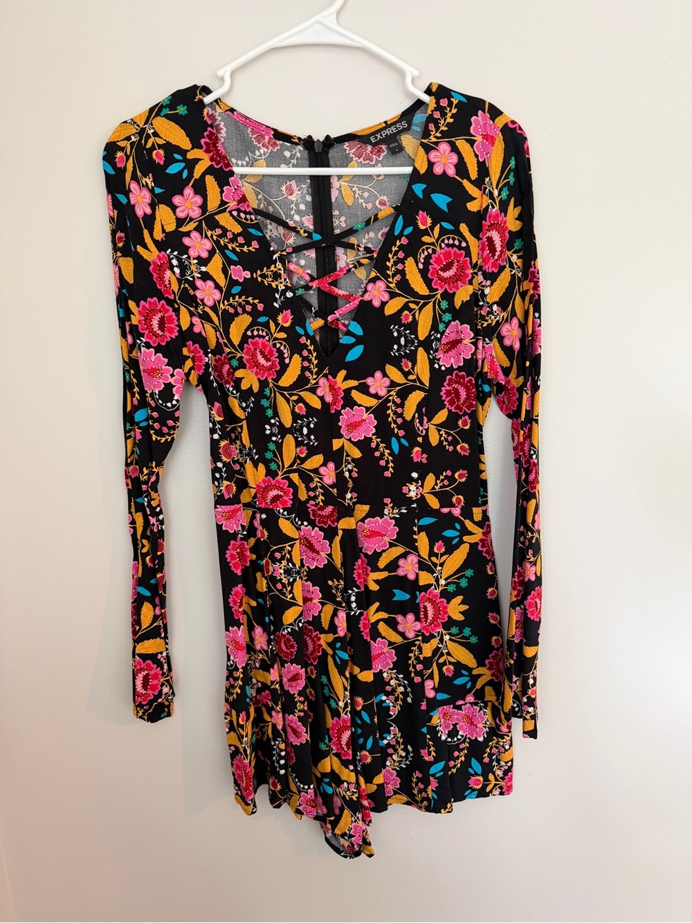 Express Black Floral Long-Sleeve Crisscross V-Neck Dress